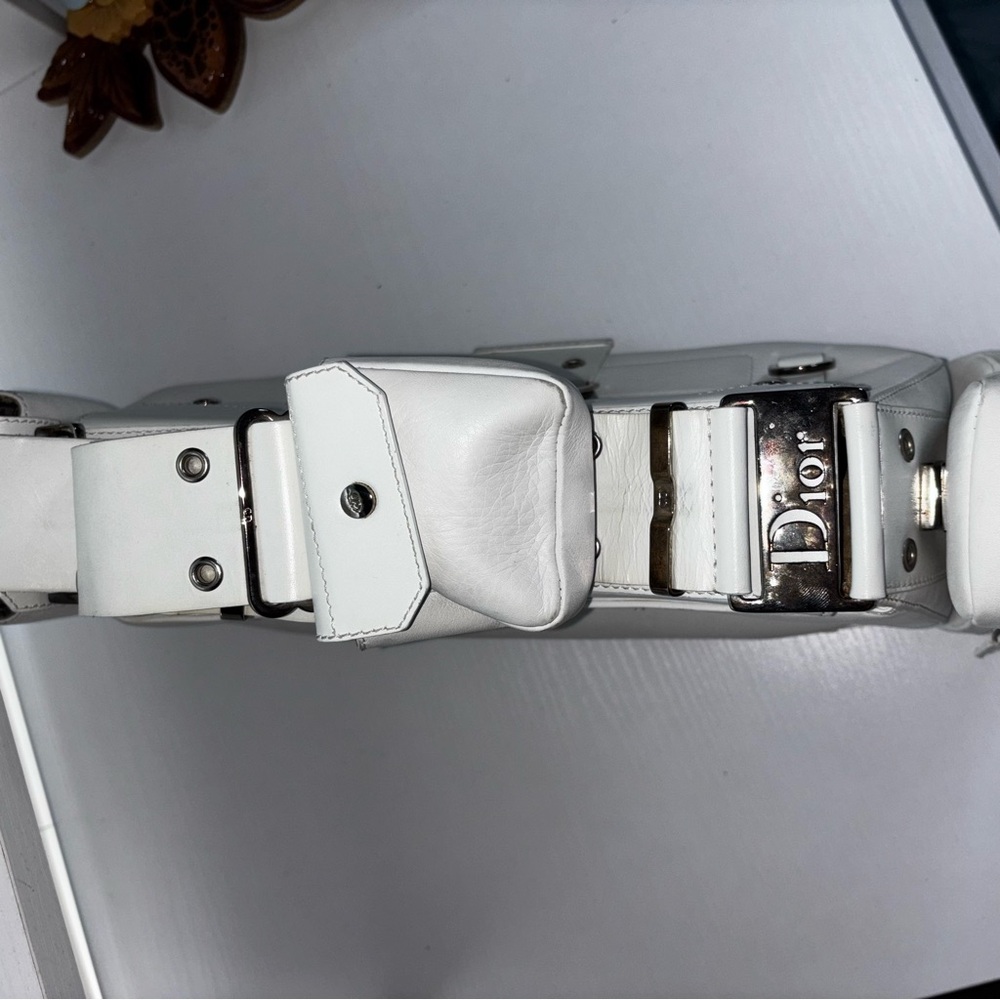CHRISTIAN DIOR
White Leather Street Chic Columbus Avenue Multipocket Bag - Picture 8 of 16